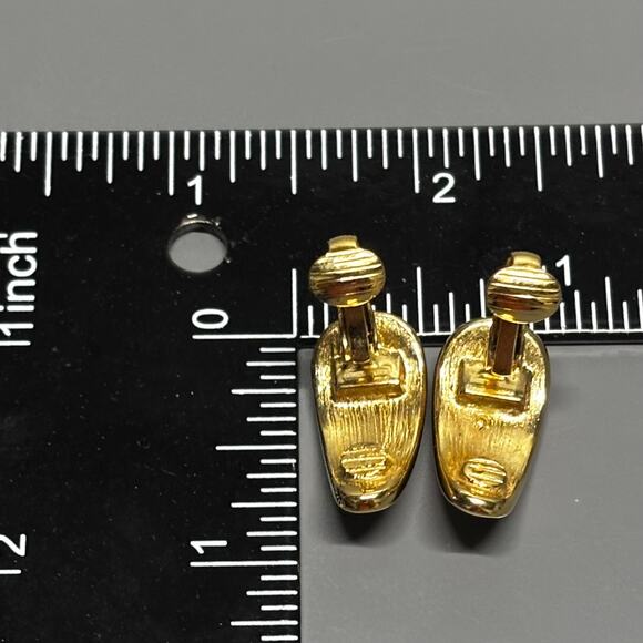 Crown Trifari Clip On Earrings Cream Enamel Gold Tone Abstract Swirl VTG Signed - Picture 5 of 10